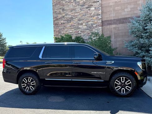 Used 2023 GMC Yukon Denali AWD/4WD image 5