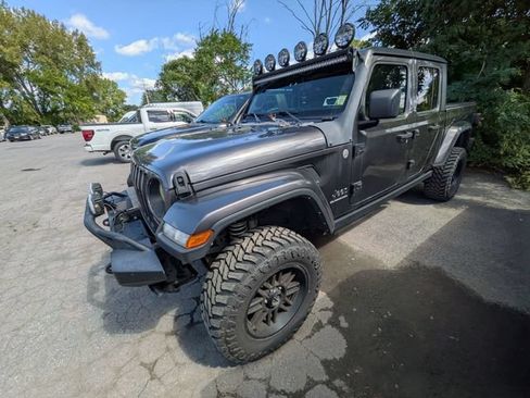 Used 2021 Jeep Gladiator Overland AWD/4WD image 2