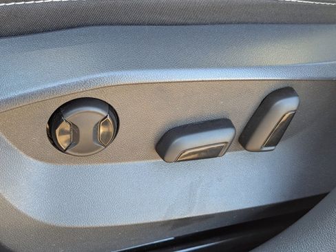 Certified 2022 Volkswagen Taos SE image 27