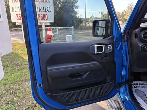 Used 2021 Jeep Wrangler Unlimited Sahara image 5