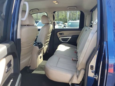 Used 2017 Nissan Titan SV image 10