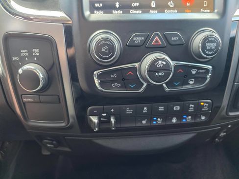 Used 2018 RAM 2500 Laramie w/ Sport Appearance Group AWD/4WD image 16