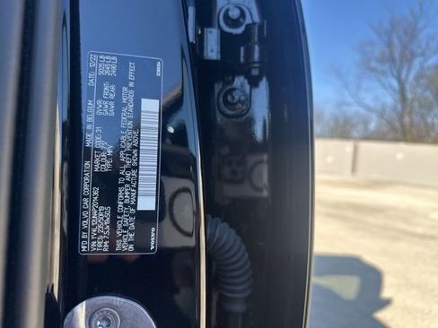 Certified 2023 Volvo XC40 B5 Plus w/ Driver Assist Package AWD/4WD image 33