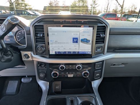 Certified 2022 Ford F150 XLT w/ Equipment Group 302A High image 18