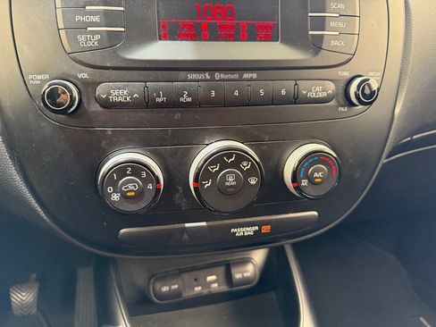 Used 2016 Kia Soul FWD image 21