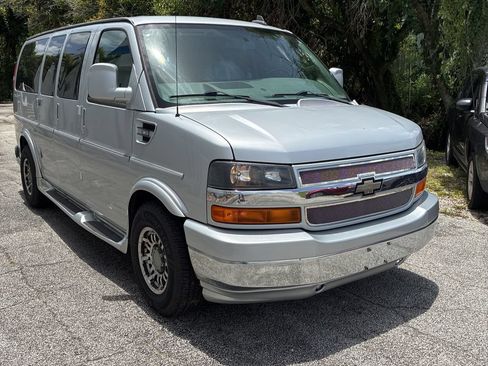 Used 2016 Chevrolet Express 2500 RWD image 4