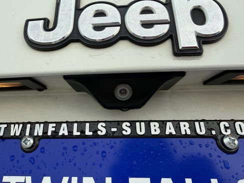 Used 2015 Jeep Renegade Latitude w/ Popular Equipment Group image 38