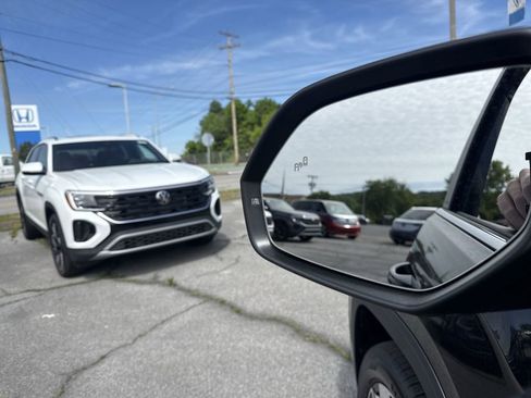 New 2026 Volkswagen Atlas Cross Sport SE AWD/4WD image 21