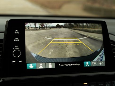 Used 2025 Honda Odyssey Elite image 32