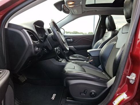 Used 2019 Jeep Cherokee Latitude Plus w/ Comfort/Convenience Group AWD/4WD image 15