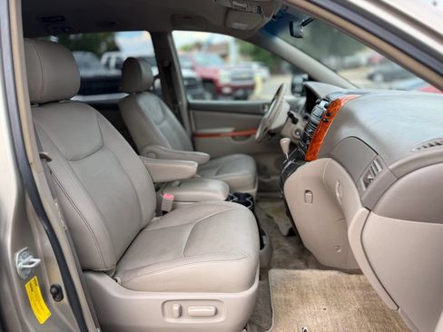Used 2007 Toyota Sienna XLE Limited FWD image 6