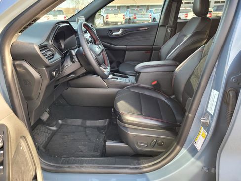 Used 2025 Ford Escape ST-Line w/ Cold Weather Package image 9