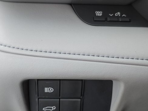 Used 2020 Toyota Highlander XLE AWD/4WD image 26