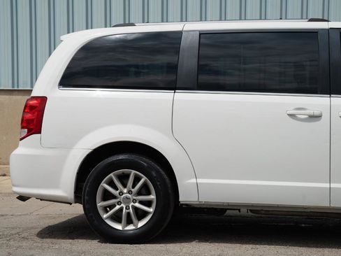 Used 2019 Dodge Grand Caravan SXT FWD image 12