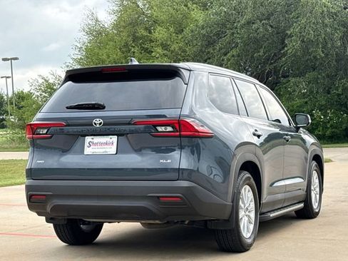 Used 2025 Toyota Grand Highlander AWD image 8