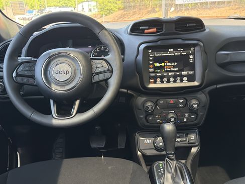 Used 2022 Jeep Renegade Altitude w/ Sun/Sound Group AWD/4WD image 27