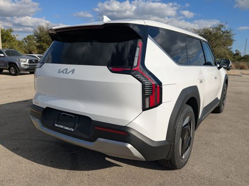New 2026 Kia EV9 Light image 5