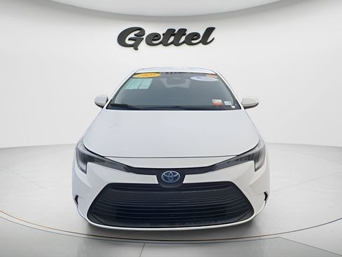 Used 2025 Toyota Corolla LE image 3