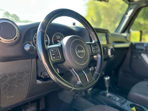 Used 2017 Jeep Wrangler Unlimited Sahara w/ Connectivity Group image 14