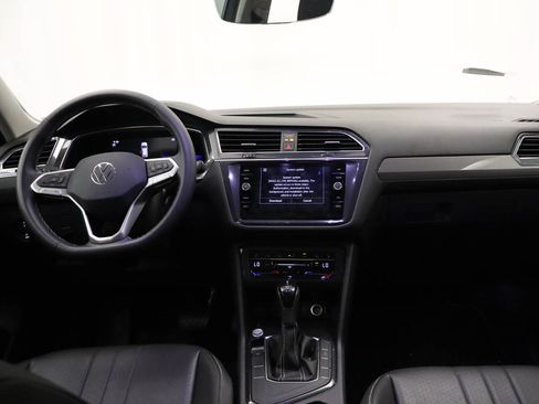 Certified 2023 Volkswagen Tiguan SE w/ Panoramic Sunroof Package FWD image 13