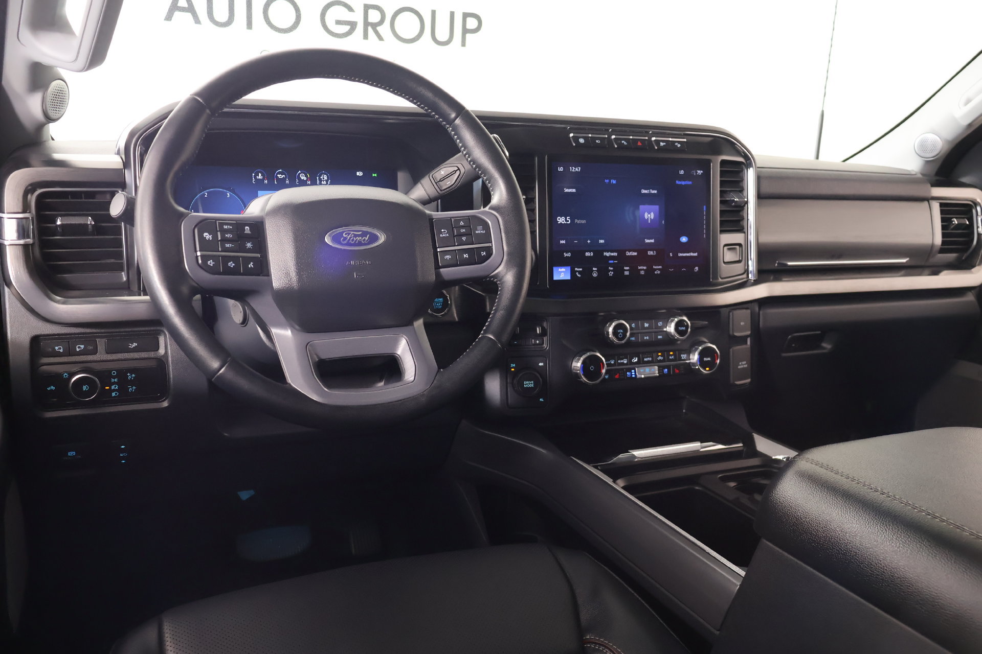 Used 2023 Ford F350 Lariat w/ Lariat Ultimate Package AWD/4WD image 2