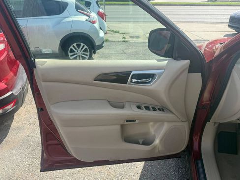 Used 2015 Nissan Pathfinder Platinum w/ Family Entertainment Package FWD image 12