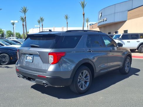 Used 2021 Ford Explorer XLT w/ Equipment Group 202A AWD/4WD image 4