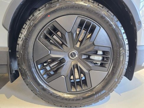 New 2026 Volvo EX30 Cross Country Ultra image 9