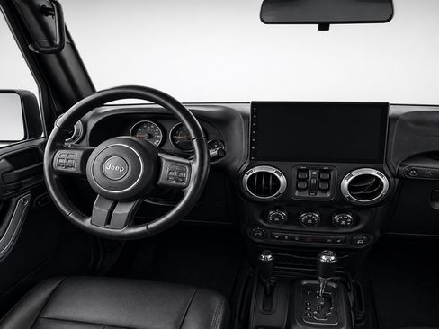 Used 2012 Jeep Wrangler Unlimited Rubicon w/ Connectivity Group AWD/4WD image 14