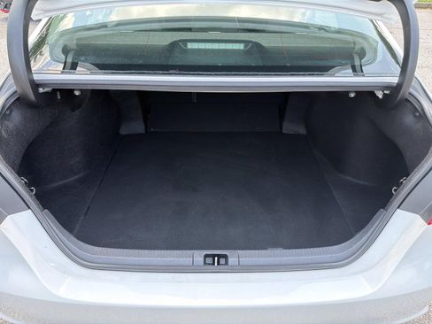 Used 2019 Toyota Camry SE FWD image 18