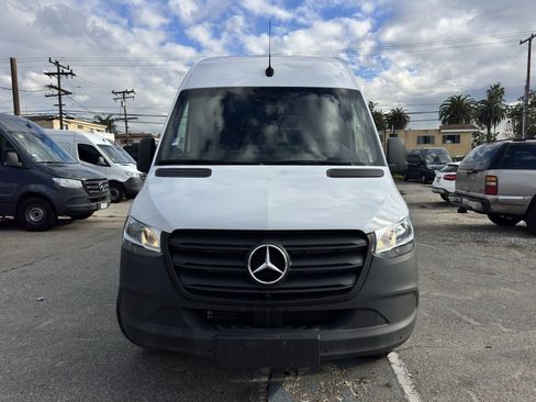 Used 2024 Mercedes-Benz Sprinter 2500 image 2