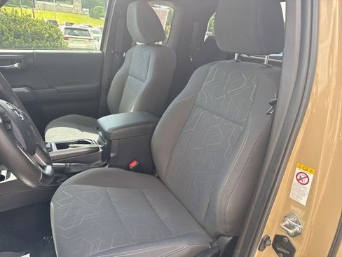 Used 2019 Toyota Tacoma TRD Sport w/ Technology Package AWD/4WD image 14