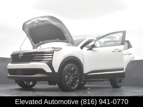 Used 2025 Nissan Kicks SR w/ SR Premium Package AWD/4WD image 35