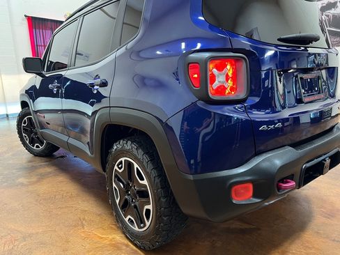 Used 2017 Jeep Renegade Trailhawk w/ Premium Trailhawk Package AWD/4WD image 40