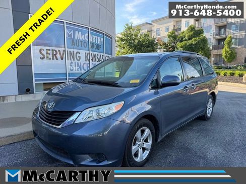 Used 2013 Toyota Sienna LE FWD image 1