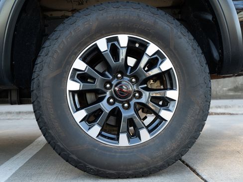 Used 2024 Nissan Titan PRO-4X w/ Pro-4x Convenience Package image 15