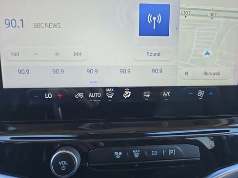 Used 2023 Ford Transit 350 XLT image 4