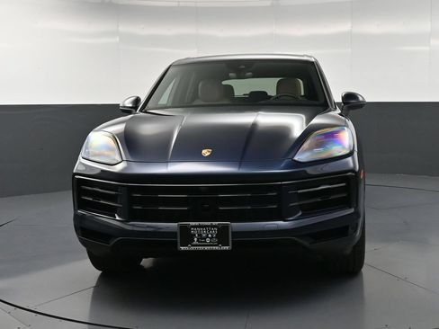 Certified 2025 Porsche Cayenne AWD/4WD image 11