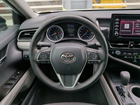 Used 2022 Toyota Camry LE image 23