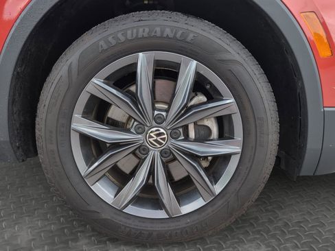 Used 2023 Volkswagen Tiguan SE AWD/4WD image 28