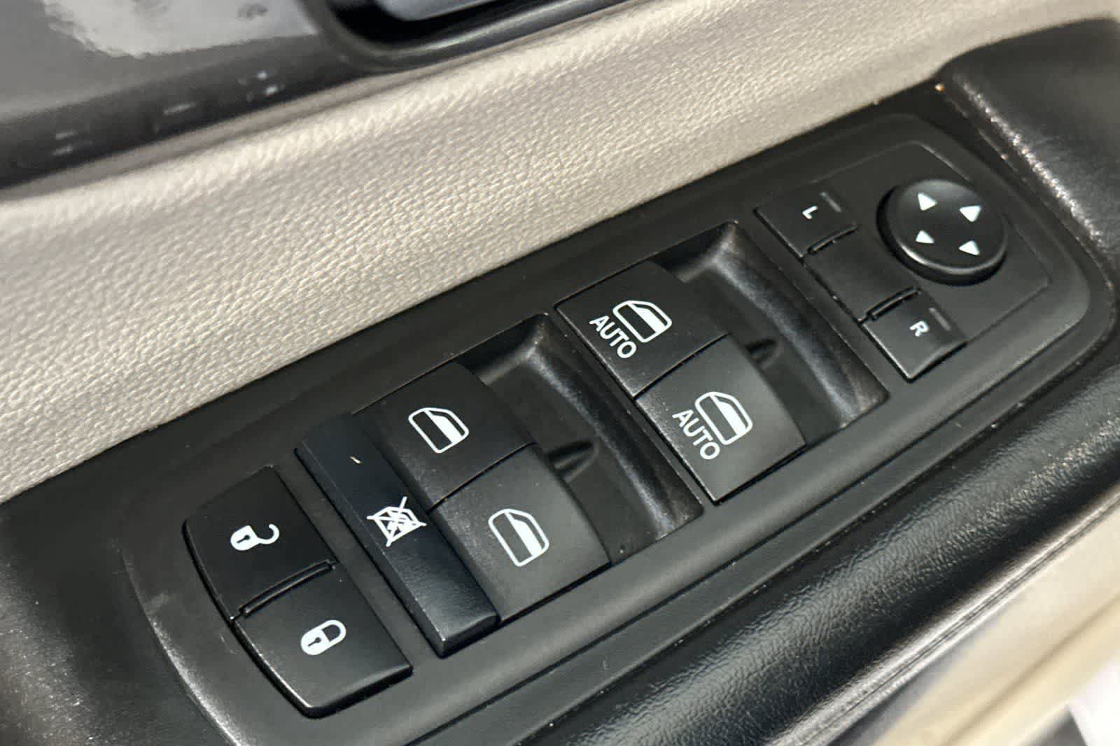 Used 2024 Chrysler Pacifica Limited FWD image 18