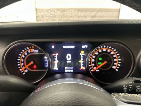 Used 2020 Jeep Wrangler Unlimited Sahara image 11