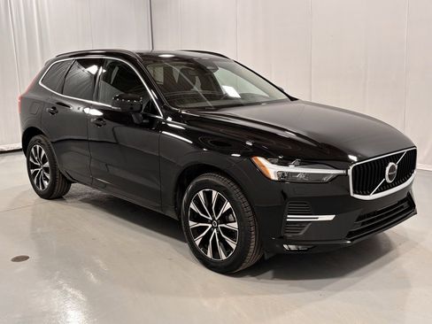 Certified 2023 Volvo XC60 B5 Core w/ Climate Package image 4