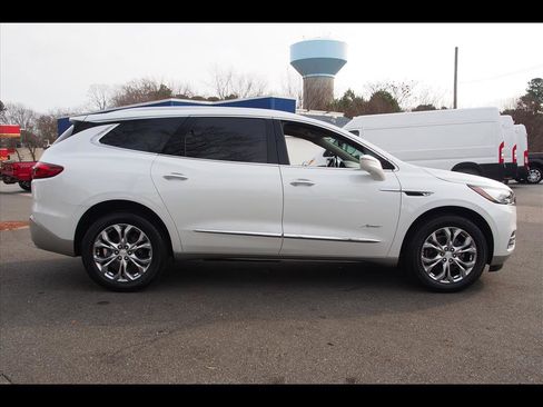 Used 2019 Buick Enclave Avenir w/ Avenir Technology Package image 13