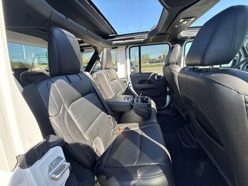 Used 2022 Jeep Wrangler Unlimited Sahara AWD/4WD image 20