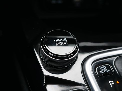 Certified 2025 Kia Seltos X-Line image 32