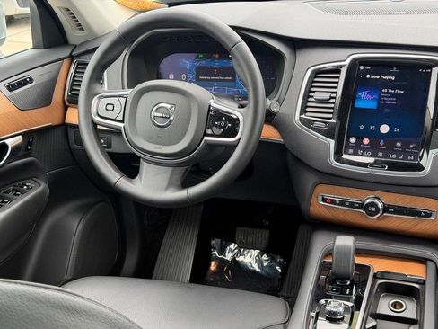 Certified 2024 Volvo XC90 T8 Plus w/ Protection Package Premier AWD/4WD image 12