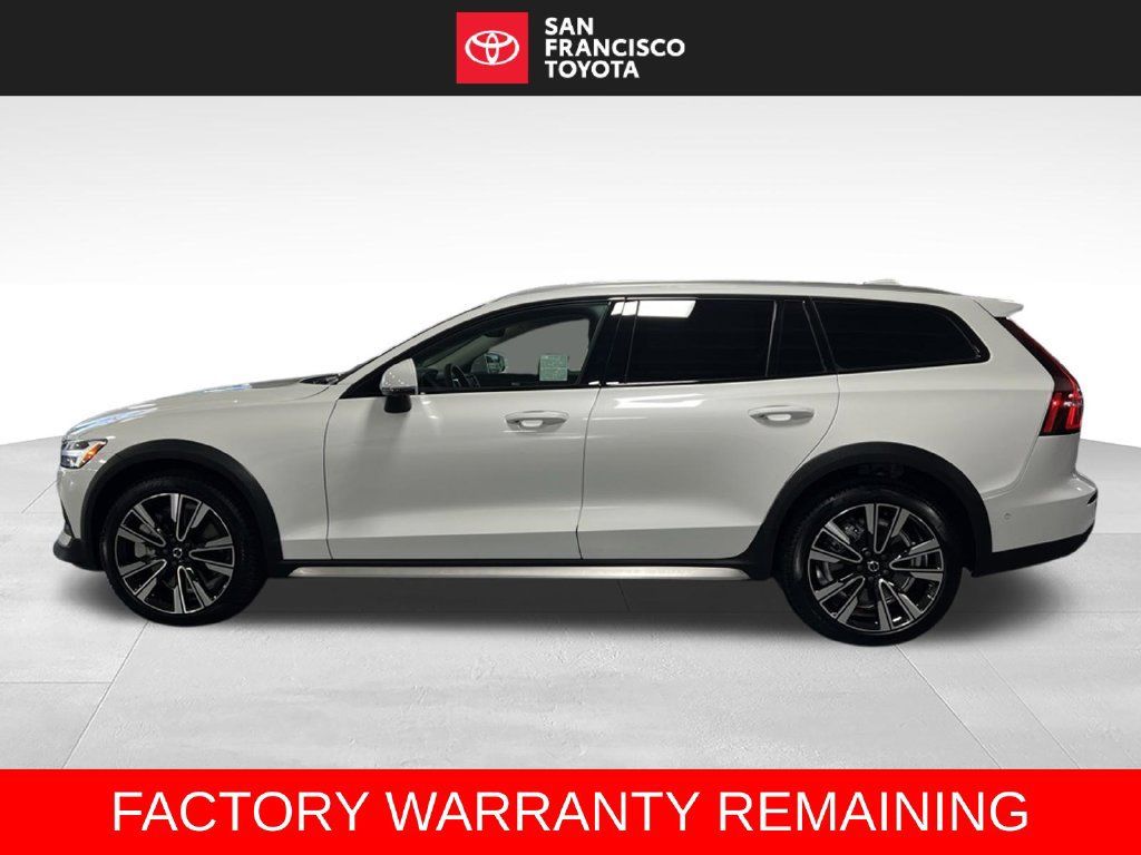 Used 2026 Volvo V60 B5 Cross Country Ultra w/ Climate Package AWD/4WD image 2