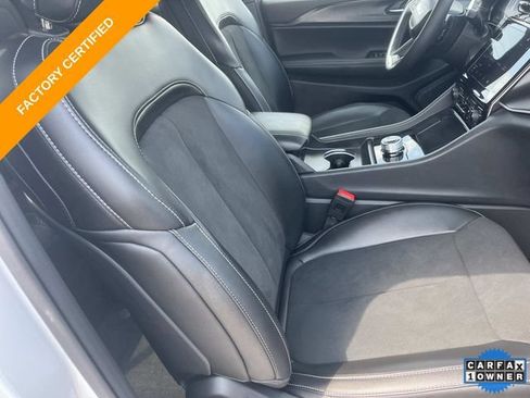 Certified 2025 Jeep Grand Cherokee Altitude AWD/4WD image 24