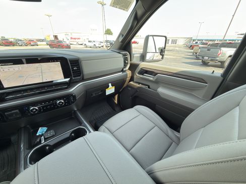 New 2026 GMC Sierra 2500 SLT w/ SLT Premium Package AWD/4WD image 19
